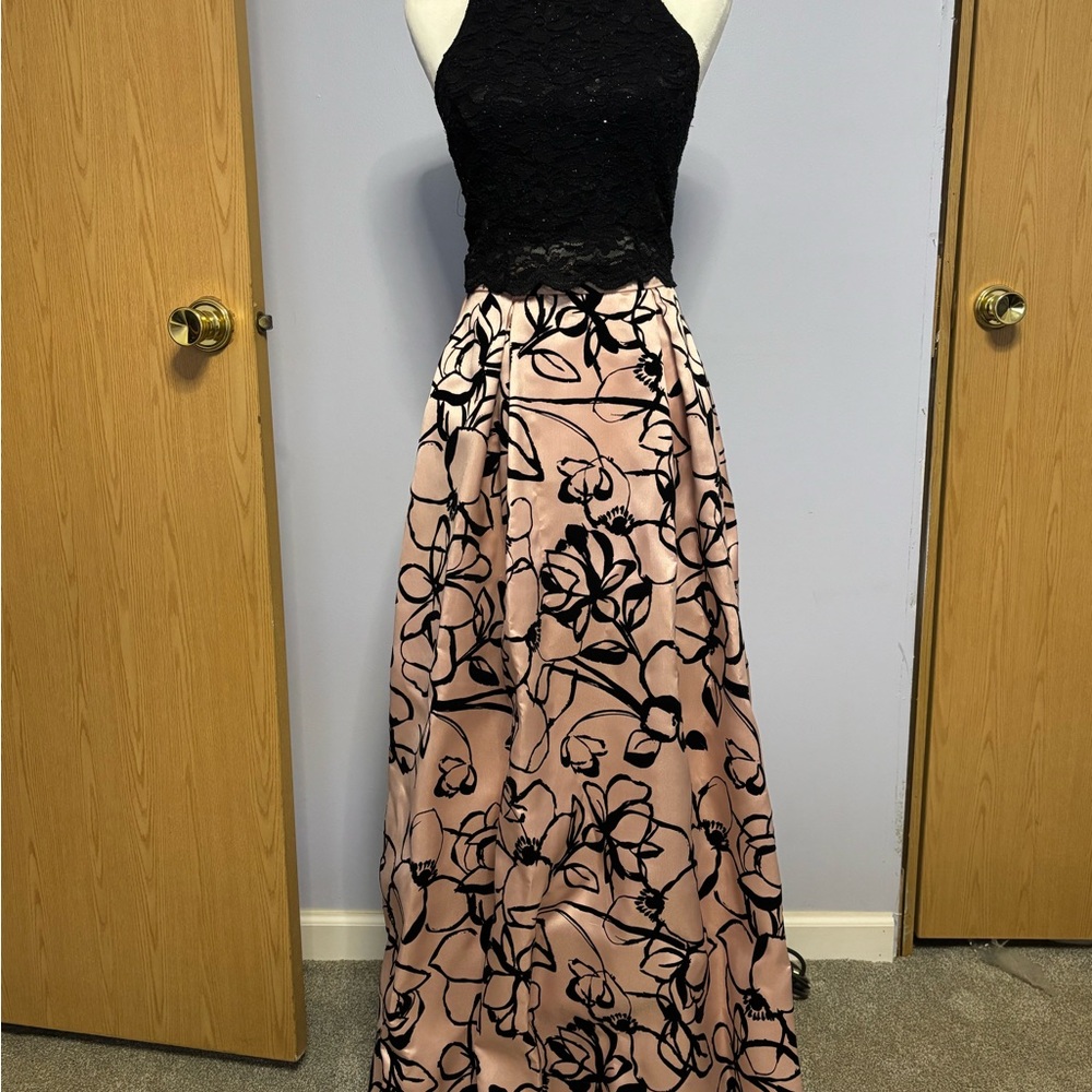 Women’s Full Length 2 Piece Formal Dress.